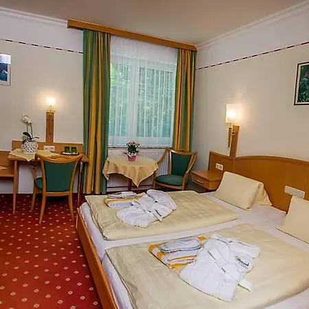 Gruenberg Am Hotel 3*