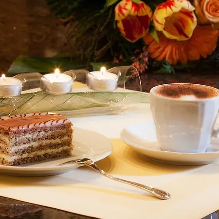 Gruenberg Am מלון גמונדן